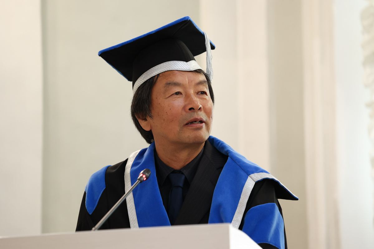 刘震云被圣彼得堡大学授予名誉博士学位