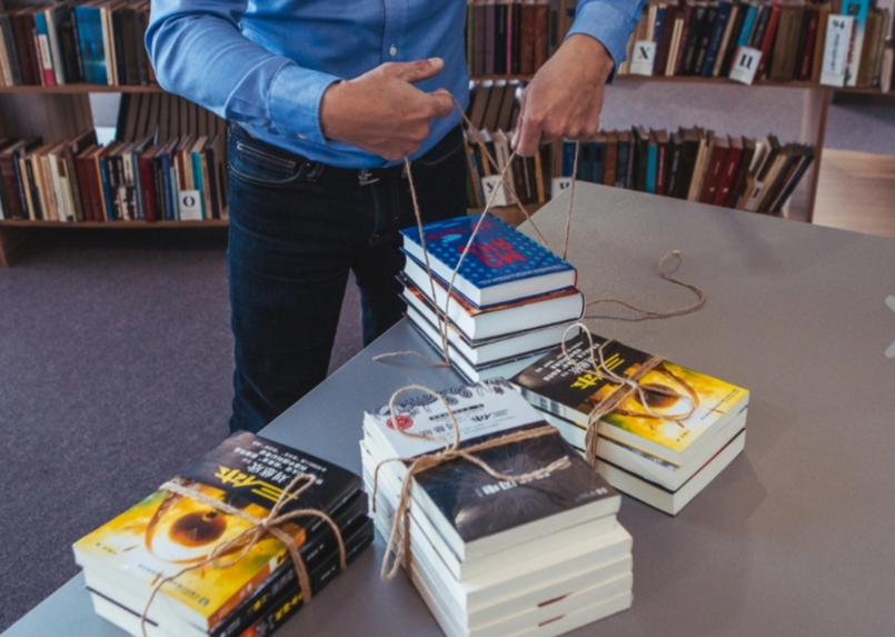 “太平洋俄罗斯文学节“上的中国作品已转交给俄远东联邦大学科学图书馆