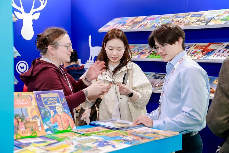 俄罗斯出版社参加中国上海国际童书展