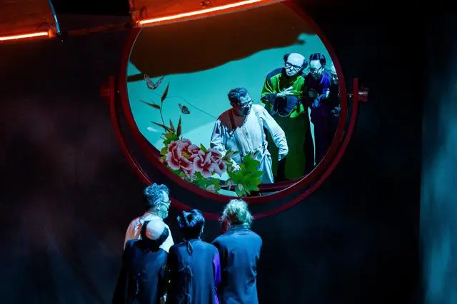 俄语版话剧《我不是潘金莲》在莫斯科两轮演出受欢迎，中国新锐话剧走进俄罗斯