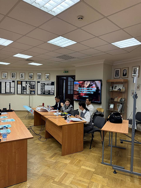 莫斯科大学亚非学院举办了与中国作家薛涛和蒋殊的创作交流会